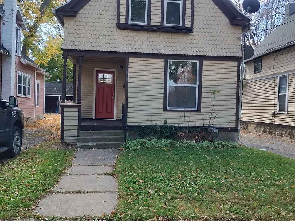 513 Webb St