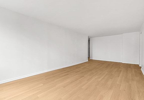 3rd image of 124 W 60th St APT 31A