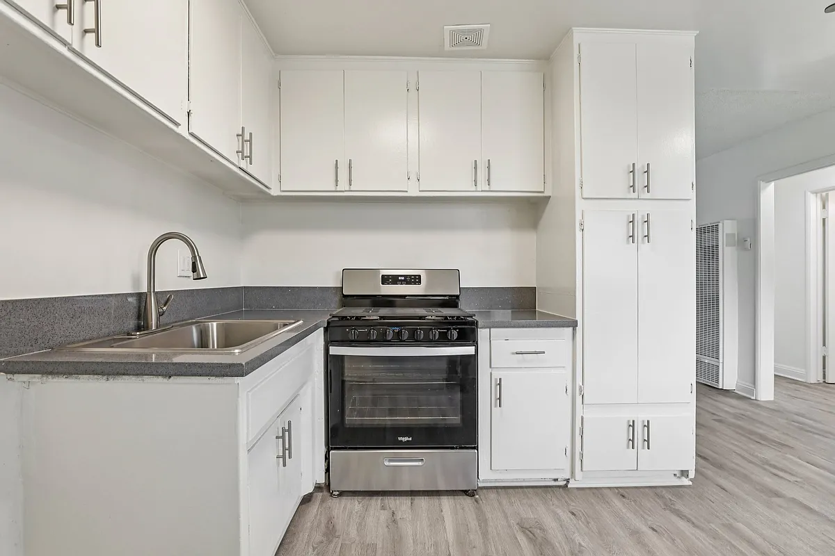 Building Photo - Mavis Plaza Apartments