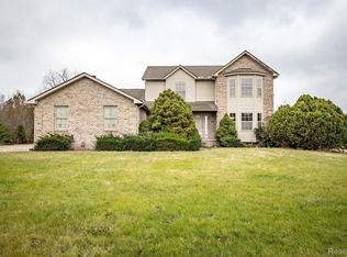 25320 Bernadine Rd, New Boston, MI 48164