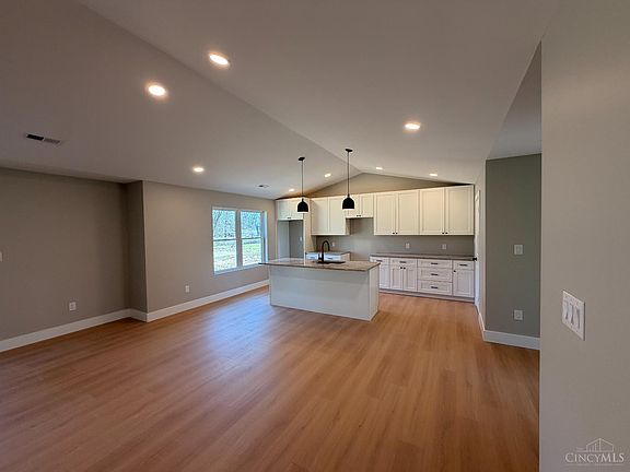 5th image of 742 Odenwald Dr