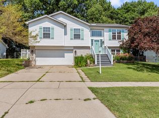 514 Shamrock Ln, Valparaiso, IN 46385