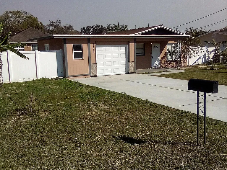 6839 Oakdale Dr — Photo 2