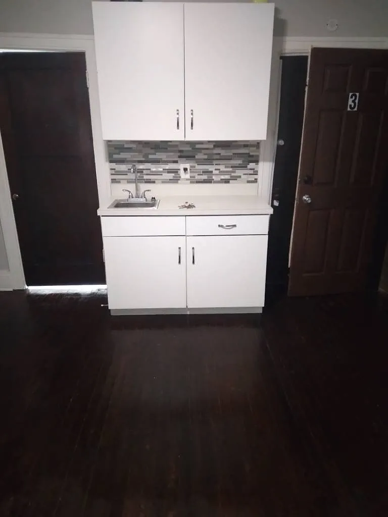 Studio, 1000 sqft, $850 — Photo 1