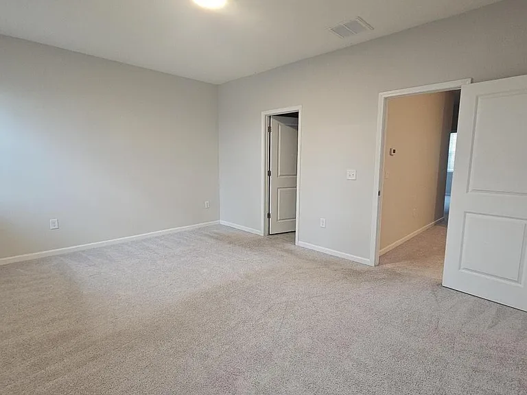 1038 Manorhaven Dr — Photo 32