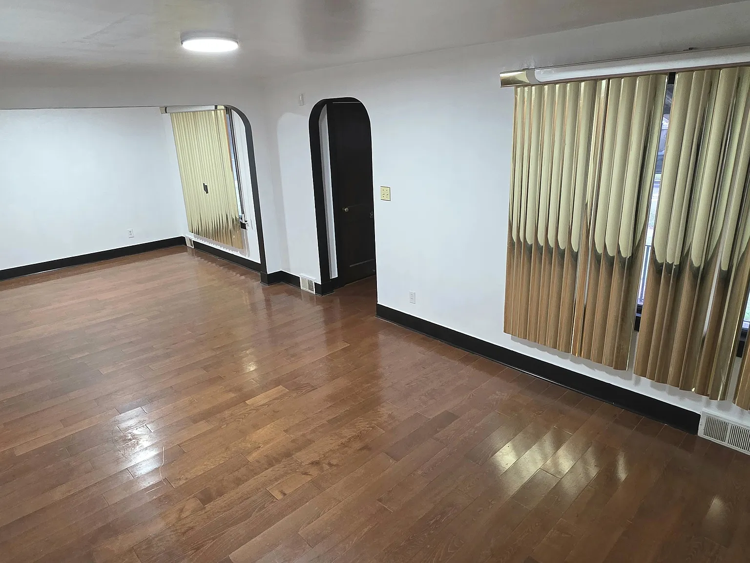 3 bed, 1.5 bath, 1296 sqft, $1,850 — Photo 4