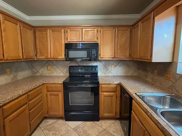 2811 W 62nd St S — Photo 7