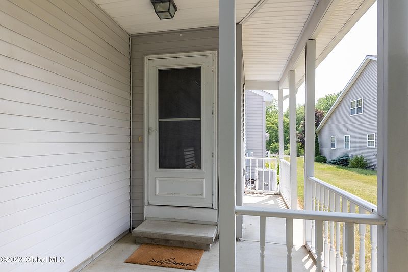 3rd image of 33 Brook St