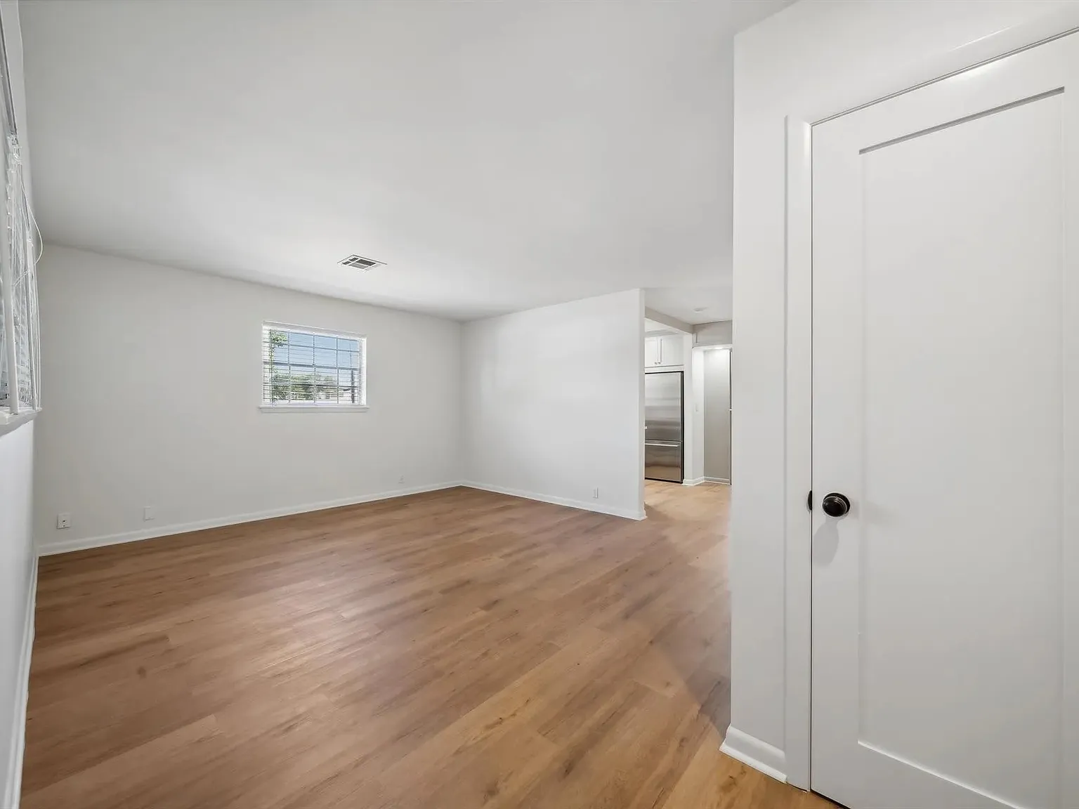 1 bed, 760 sqft, $1,350 — Photo 3