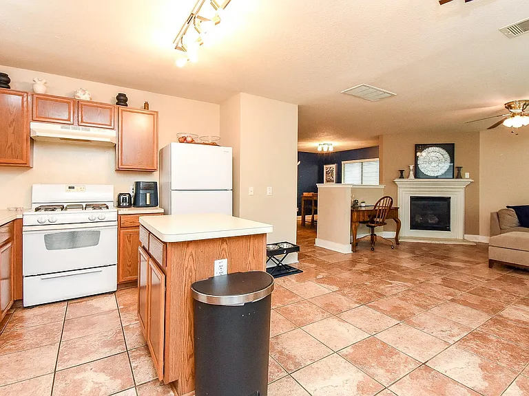 10735 Cobblecreek Way — Photo 12