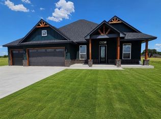 2442 Sierra Cir, Blanchard, OK 73010