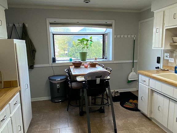 5th image of 42 E 58th St APT 2