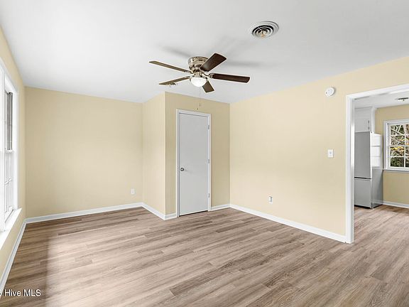 4th image of 406 Carole Drive