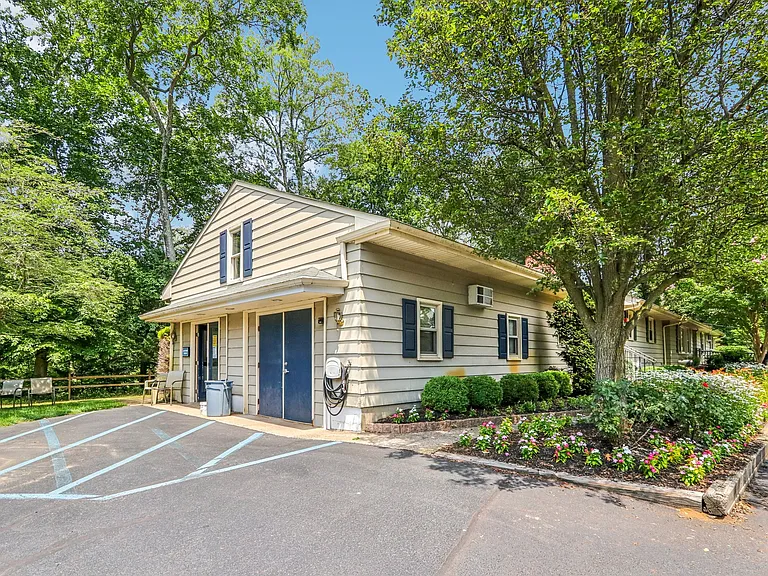 Acacia Lumberton Manor - 62+ Community — Photo 29