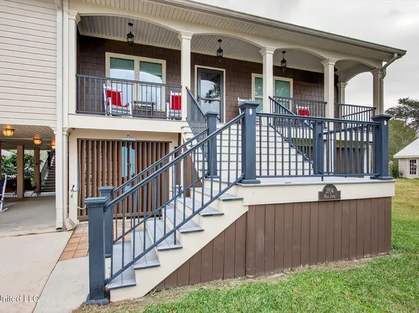 2104 Mole Dr, Bay Saint Louis, MS 39520