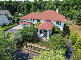 19040 Edmonton Dr, Brookfield, WI 53045