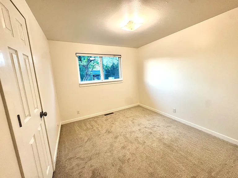 Aurora Ave — Photo 2