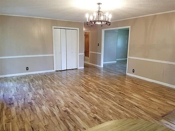 5th image of 108 W Babcock St