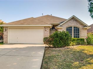 8817 Saranac Trl, Fort Worth, TX 76118