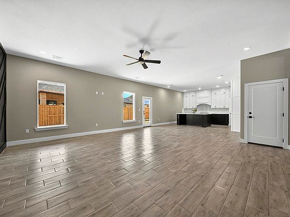 5th image of 1001 Killdeer Ct