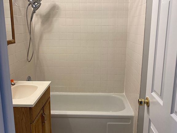 4th image of 4025 Bonhill Dr APT 2C