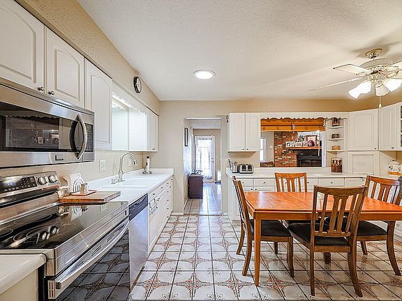 2nd image of 209 N 101st Pl