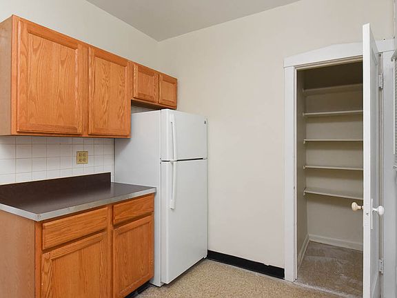 3rd image of 2507 W Winnemac Ave #2