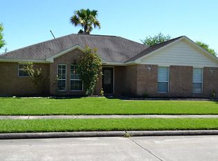 634 Oak Briar Dr, Kemah, TX 77565