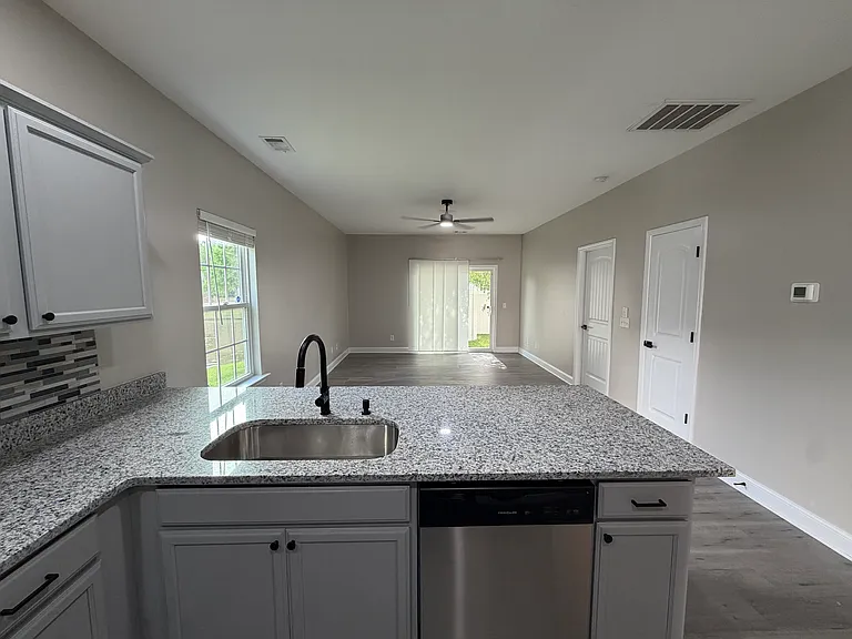 302 Governor Gwinnett Way — Photo 5