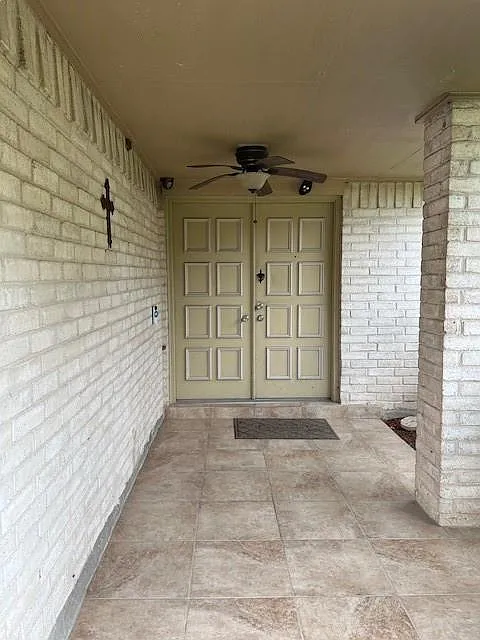 3 bed, 2.5 bath, 2618 sqft, $1,999 — Photo 2