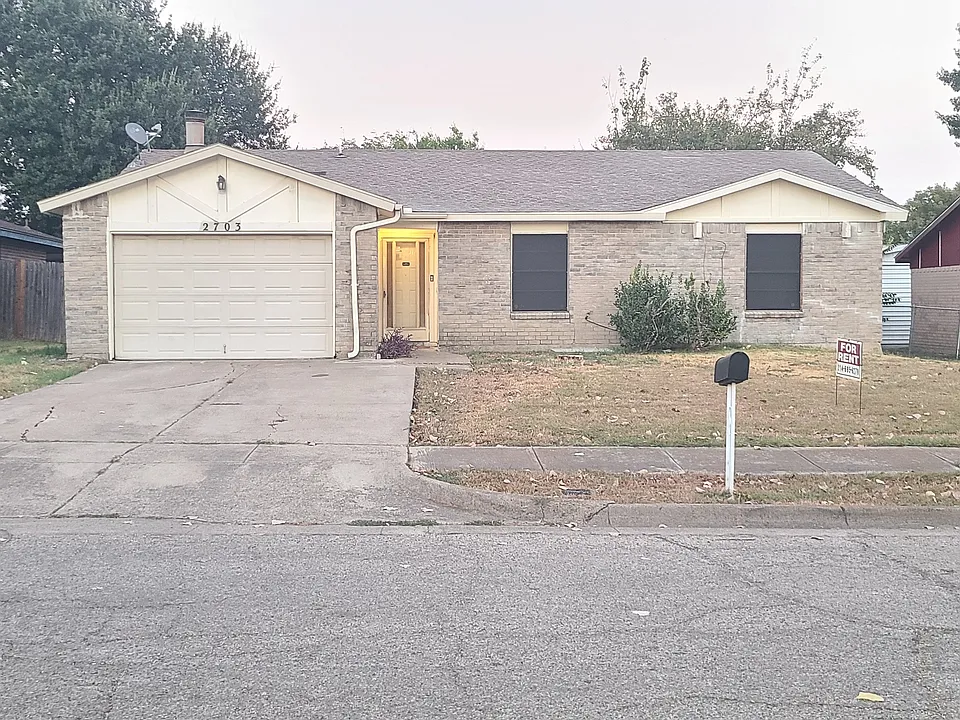 2703 Ponderosa St