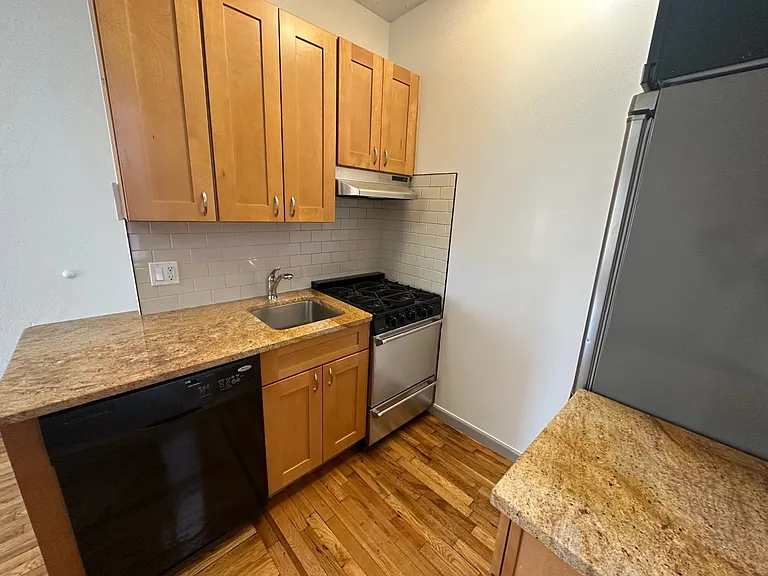 23 Barrow St #5-C — Photo 15