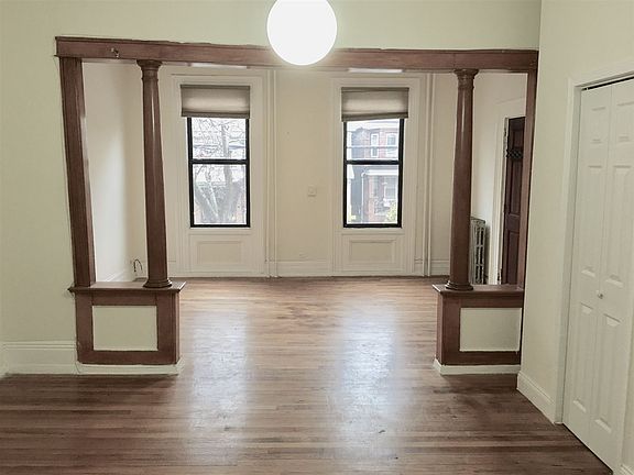 4th image of 125 Carlton Ave APT 2