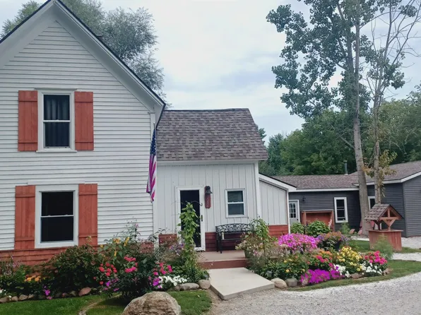 8556 Morris Rd, Goodells, MI 48027