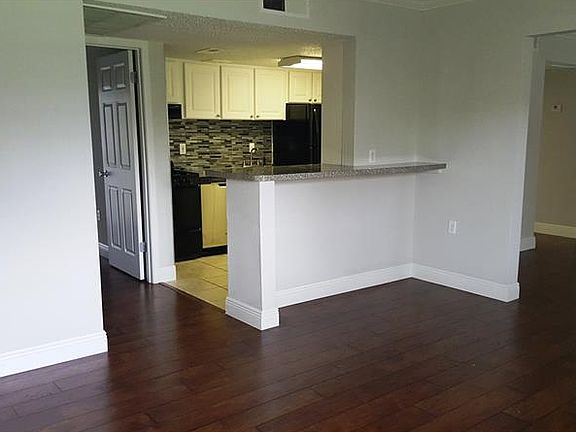 5th image of 115 Oyster Bay Cir APT 260