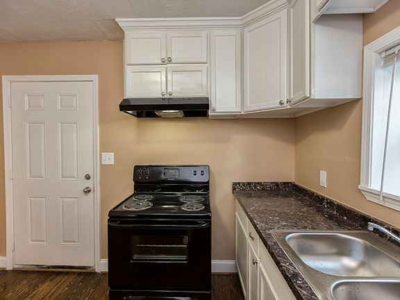 3rd image of 5036 Parkway