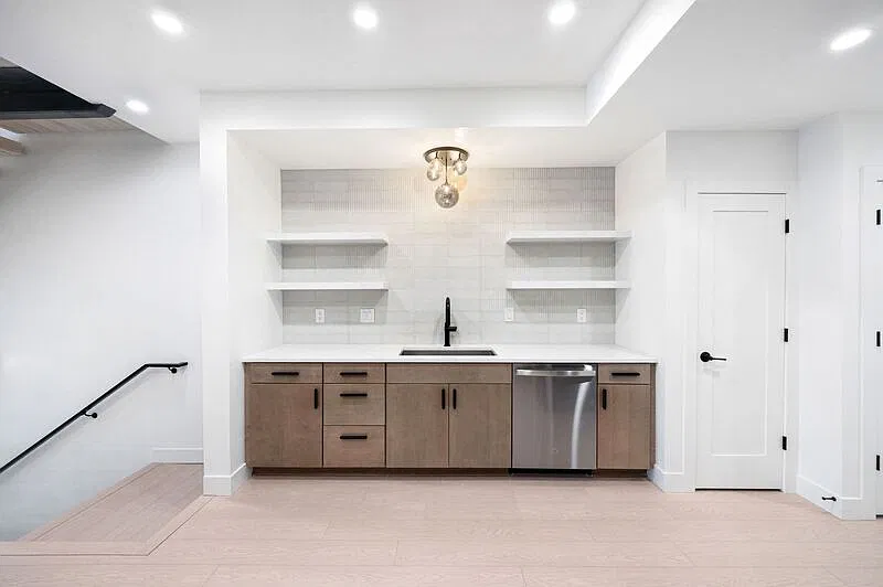 4 bed, 4.5 bath, 2425 sqft, $5,445 — Photo 3