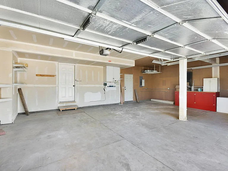 1194 Eagle Dr — Photo 28