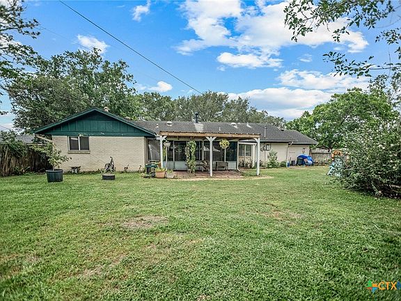 4th image of 1706 College Dr