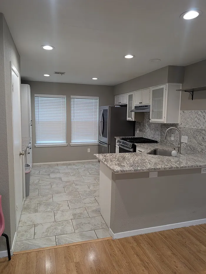 3 bed, 2.0 bath, 1346 sqft, $2,595 — Photo 3