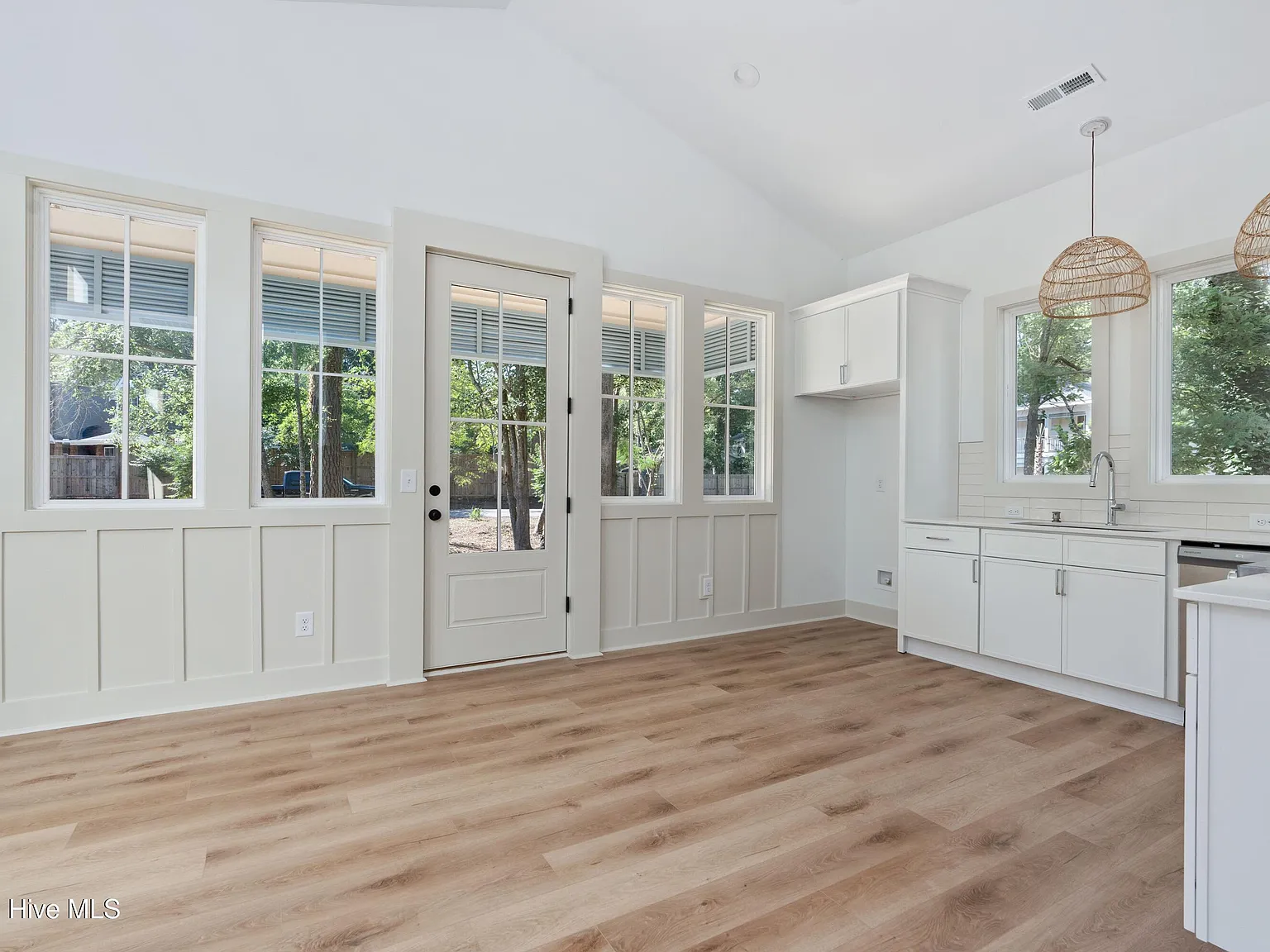 1 bed, 1.0 bath, $2,000 — Photo 4
