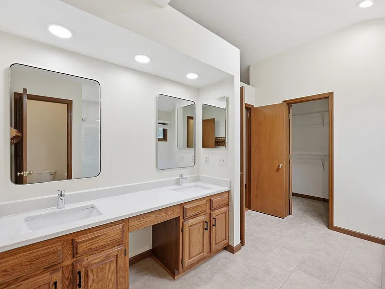 7666 Windwood Dr — Photo 21