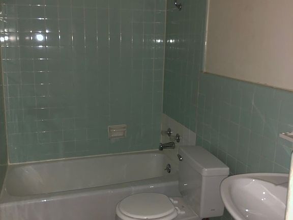 5th image of 901 Harley Dr APT A