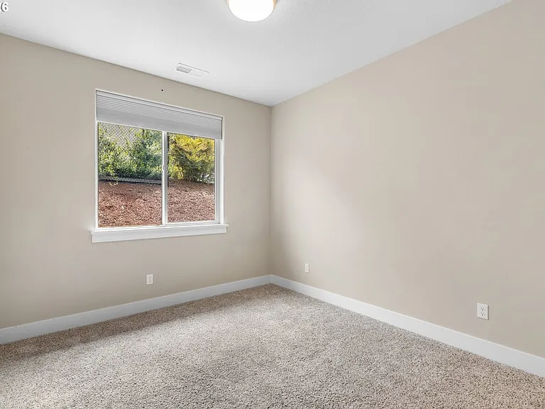 110 Flangas Ave — Photo 15
