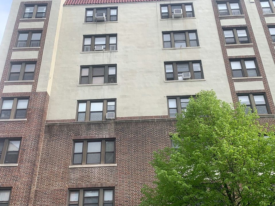 2nd image of 42 Pondfield Rd W APT 6C