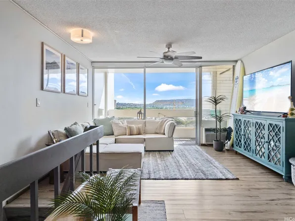 555 University Ave APT 901, Honolulu, HI 96826