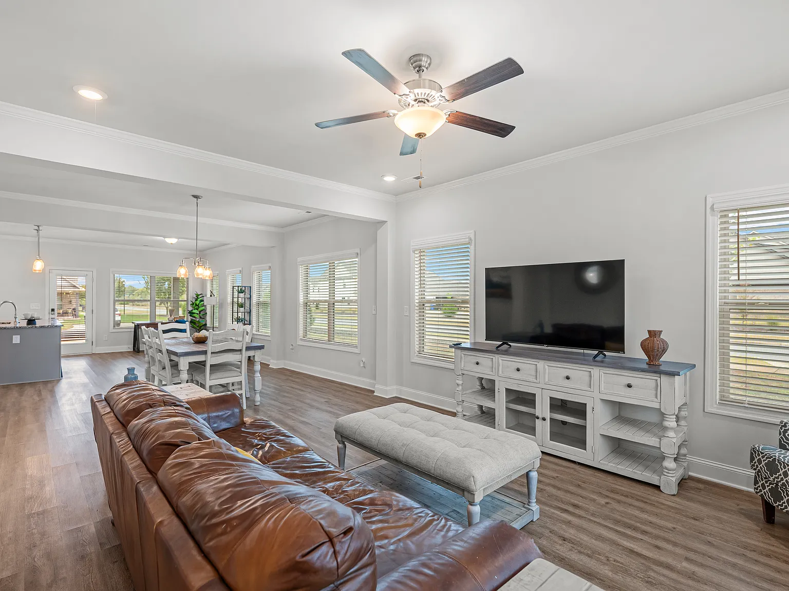 4 bed, 2.5 bath, 2598 sqft, $3,500 — Photo 3