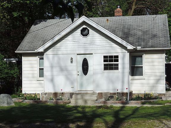 2nd image of 647 Lakeview Ave