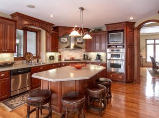 19070 Towering Oaks Trl, Prior Lake, MN 55372