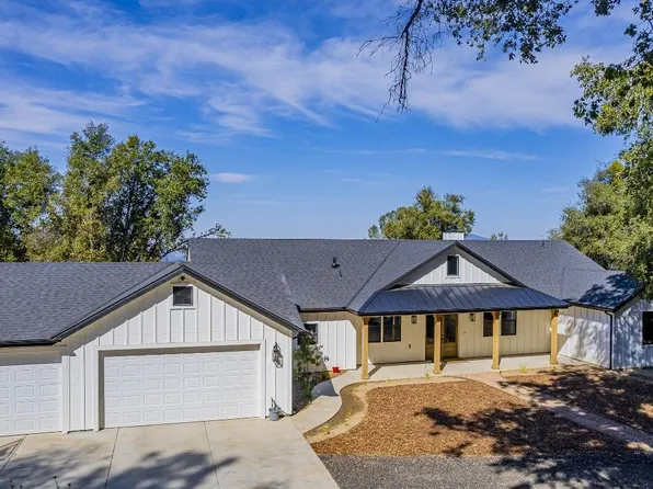 39594 Tanglewood Ln, Oakhurst, CA 93644